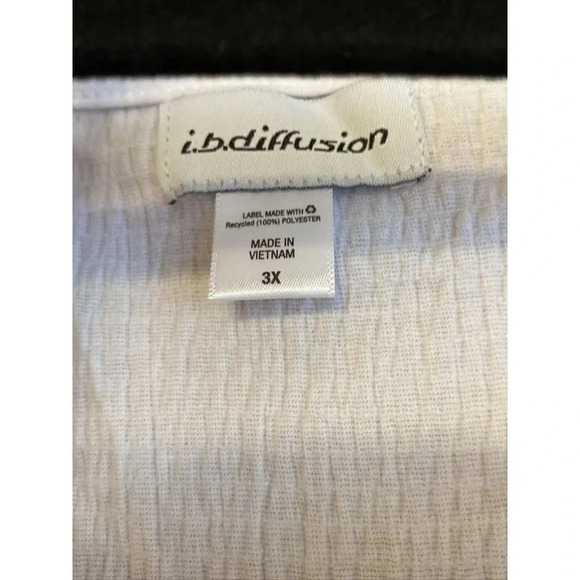 I.B.Diffusion Plus Women's 3X White Sharkbite Hem Gauze Look Tank Top - Picture 3 of 4